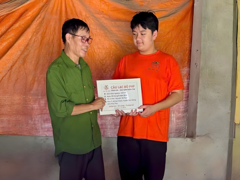 Give chicken - Send trust